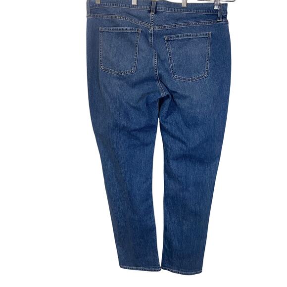 Old Navy Mid-Rise Wow Boyfriend Straight Leg Jeans Medium Wash Denim Sz 16 - Picture 10 of 10